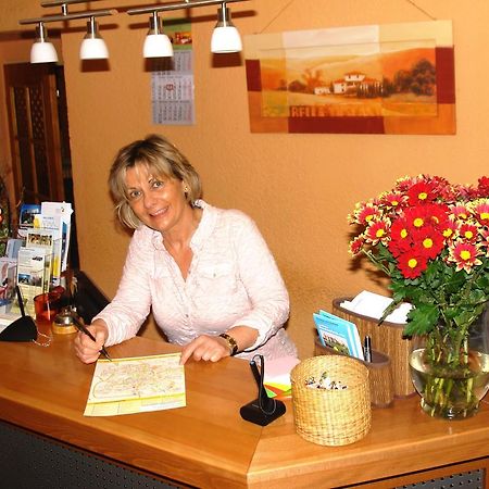 Hotel-Pension Gruene Linde Delitzsch Bagian luar foto