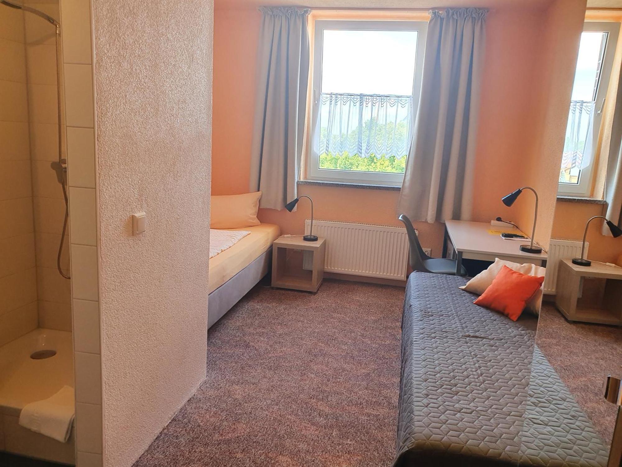 Hotel-Pension Gruene Linde Delitzsch Ruang foto