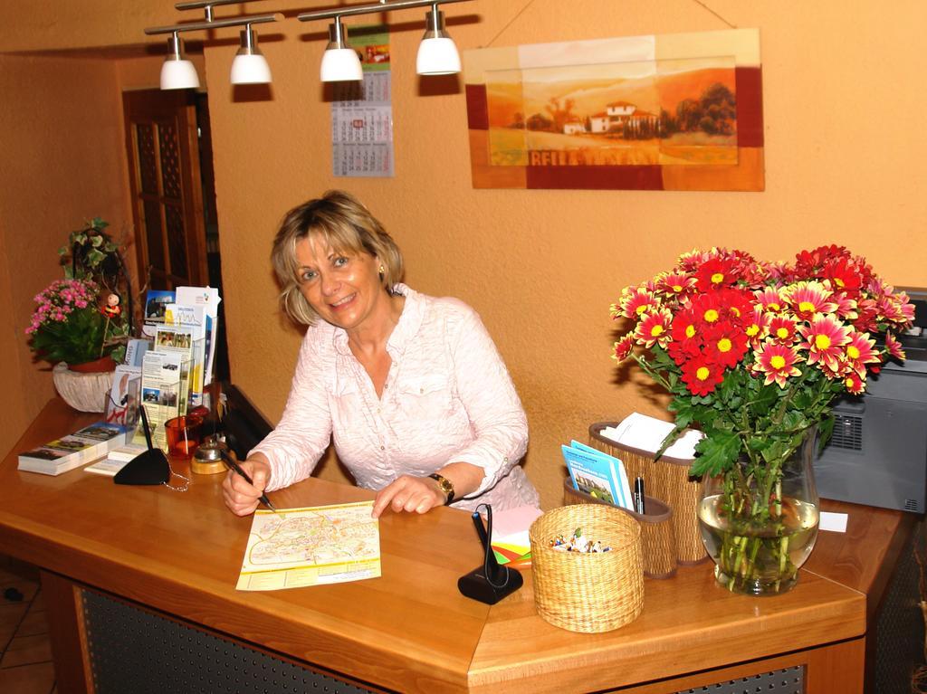 Hotel-Pension Gruene Linde Delitzsch Bagian luar foto