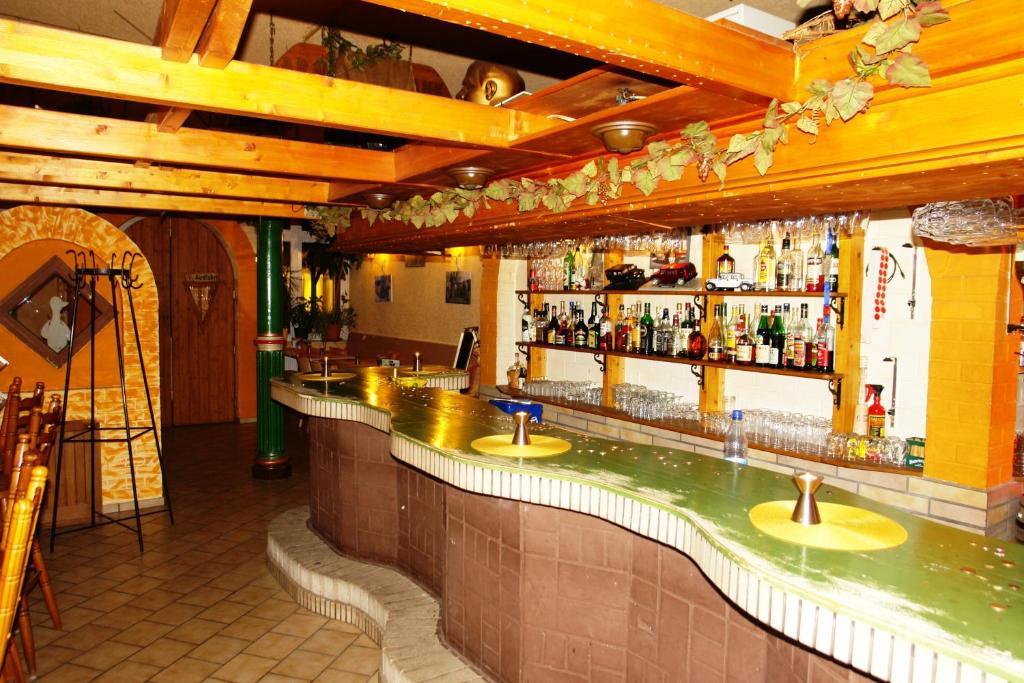 Hotel-Pension Gruene Linde Delitzsch Bagian luar foto