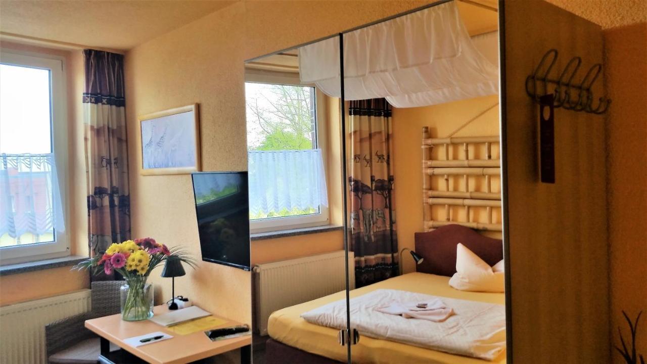 Hotel-Pension Gruene Linde Delitzsch Bagian luar foto