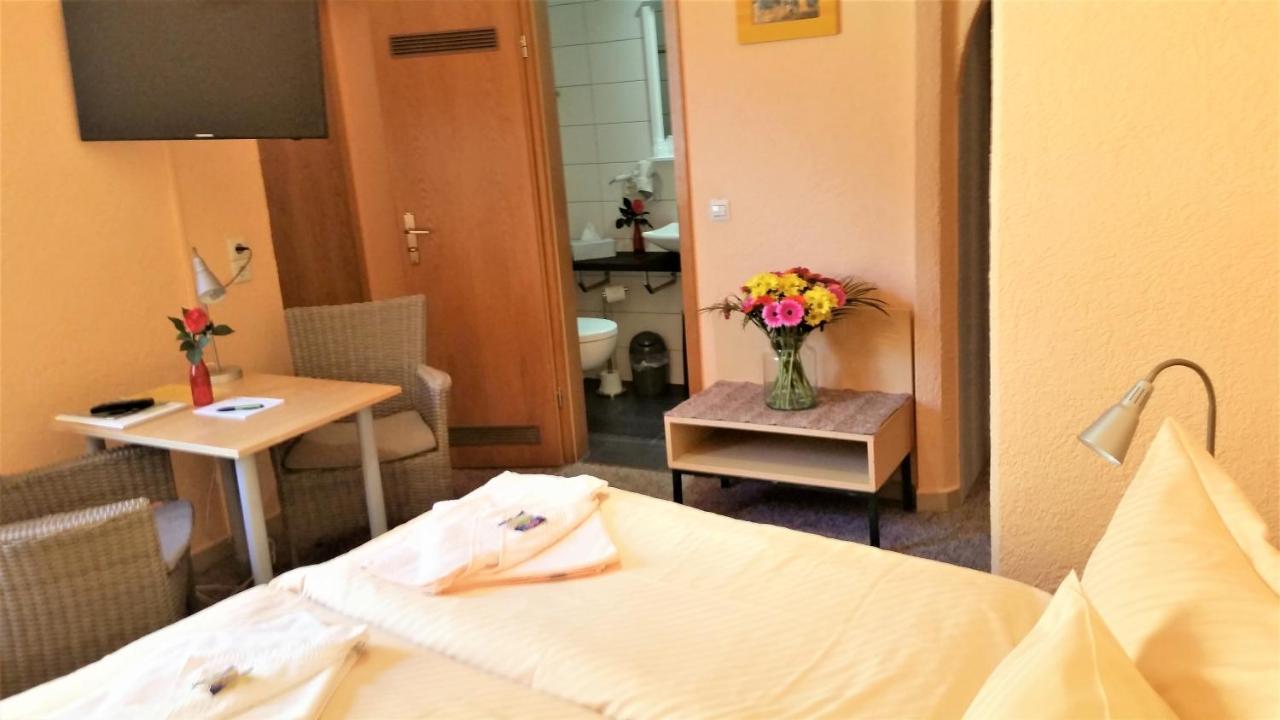 Hotel-Pension Gruene Linde Delitzsch Bagian luar foto